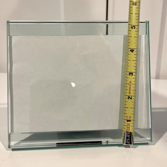 2 Glass Horizontal Pictures Frames (4x6) & (5x7) - Picture 2 of 10